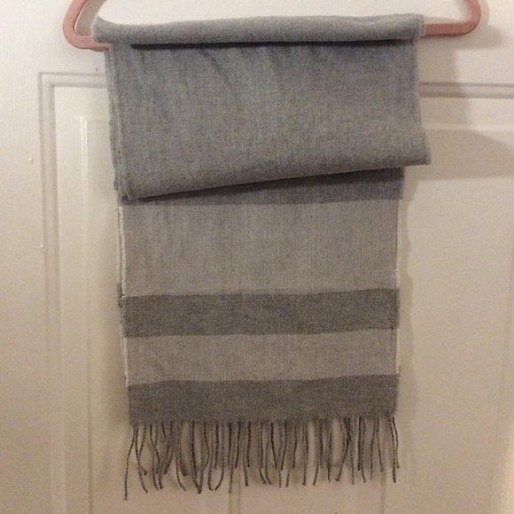 Express Scarf (gray) - Picture 3 of 5